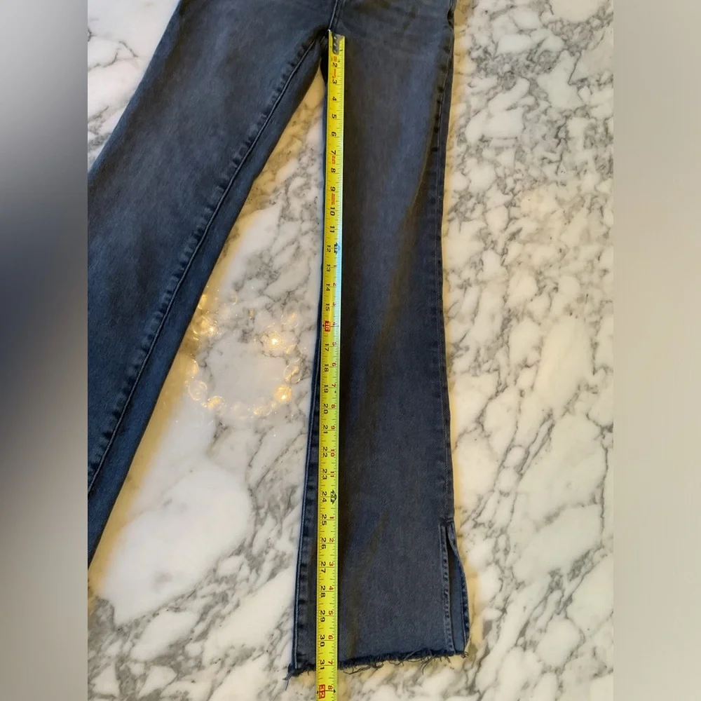 EUC Madewell Kick Out Full-Length Jeans 25 - small tear back